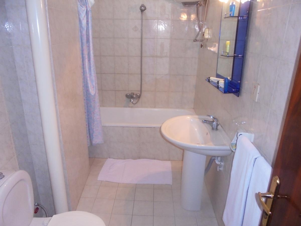 Global Hotel Addis Ababa Dış mekan fotoğraf